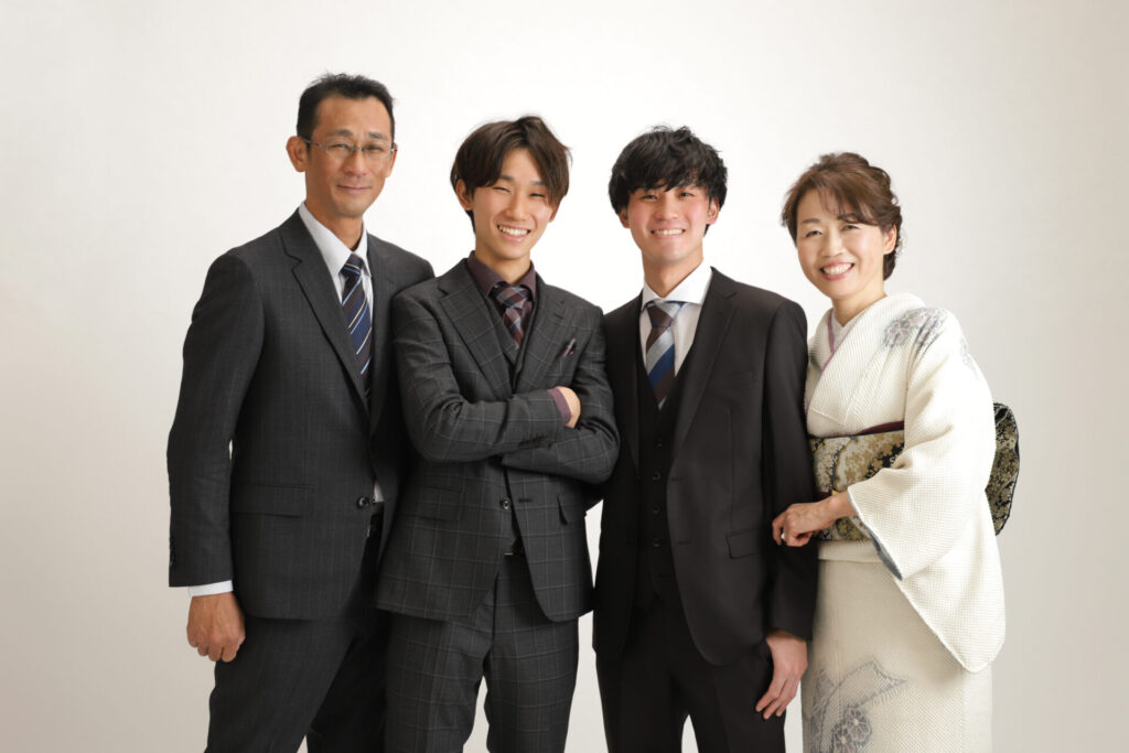 木津川市・精華町・京田辺市の成人式_フォトスタジオワタナベ(渡辺写真館)木津川店_男性成人_袴_スタジオ撮影_写真_前撮り_後撮り_家族写真